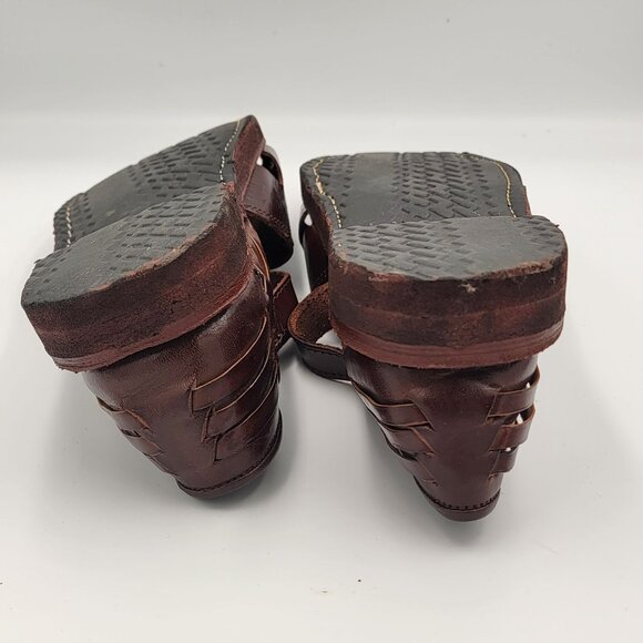 Don Chuy Brown Leather Fisherman Sandals With Buckle Closure & Embossed Design - Picture 7 of 16